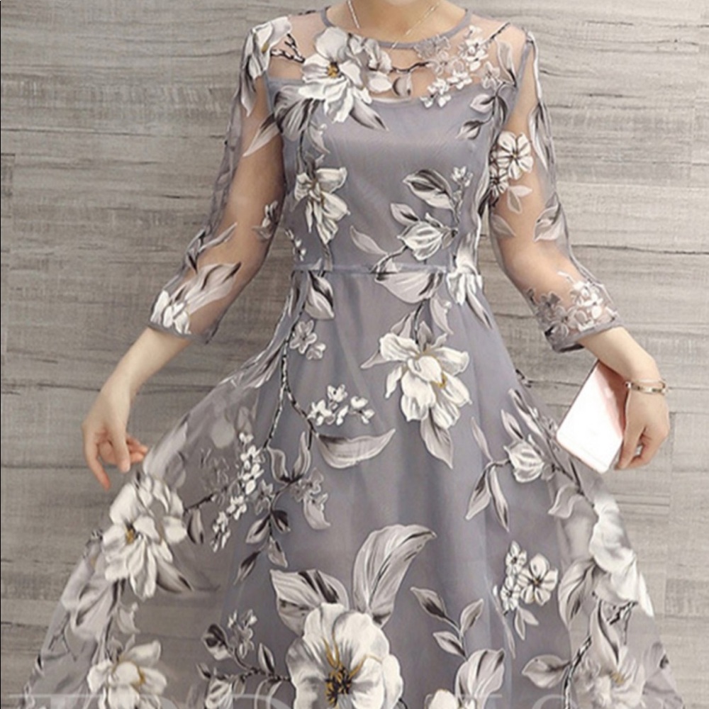 NWT 💕embroidered floral dress- Fit for a Queen!